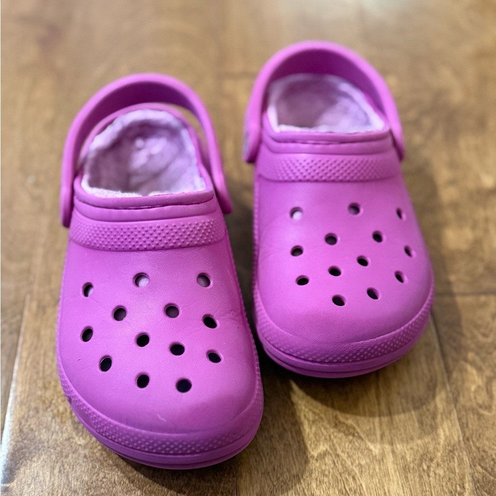 CROCS Bold berry Pink fur lined clogs